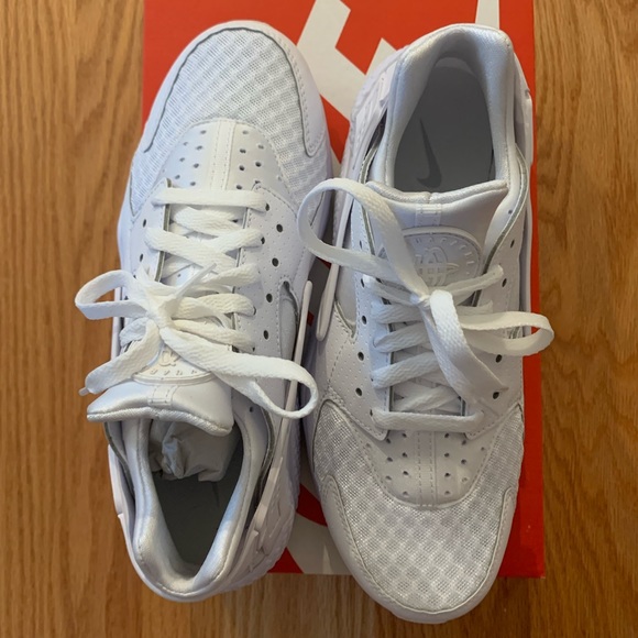 Nike Air Huarache Men 7.0/ Women 8.5 New - Picture 2 of 9